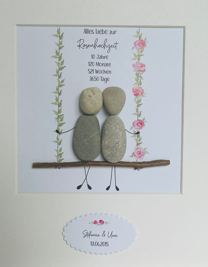 Handgemachtes Steinbild zur Rosenhochzeit – liebevolles Geschenk zum 10. Hochzeitstag für Ehepaare, Partner:in oder Familie.
