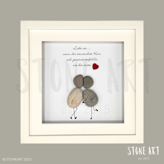 Handgemachtes Steinbild mit romantischem Spruch über Liebe und Küsse – Geschenk für Partner:in