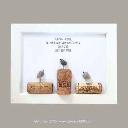 Handgefertigtes Steinbild „Ich mag Freunde, die mir reinen Wein einschenken“ – lustiges Wein Geschenk und Geschenk für Weinliebhaber, ideal als Wein Geburtstagsgeschenk, Wein Geschenk Hochzeit oder Dekoration für Weinladen und Weingeschäft.