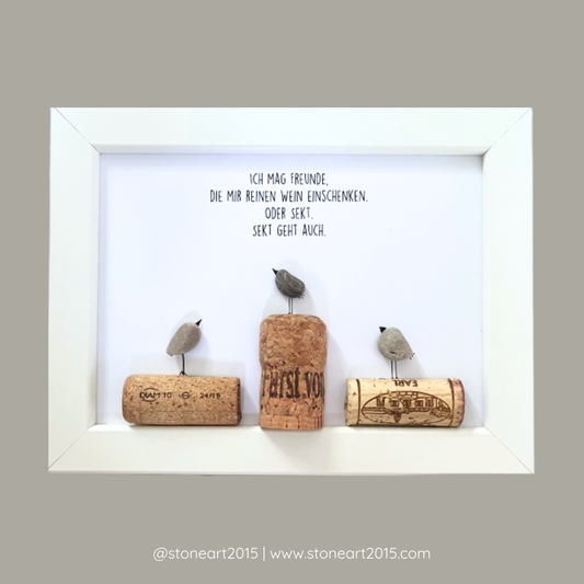 Handgefertigtes Steinbild „Ich mag Freunde, die mir reinen Wein einschenken“ – lustiges Wein Geschenk und Geschenk für Weinliebhaber, ideal als Wein Geburtstagsgeschenk, Wein Geschenk Hochzeit oder Dekoration für Weinladen und Weingeschäft.