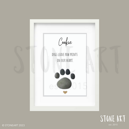 Handgemachtes Steinbild „Dogs leave paw prints on our heart“ – liebevolles Geschenk für Hundeliebhaber:innen oder als Erinnerung an Haustiere.