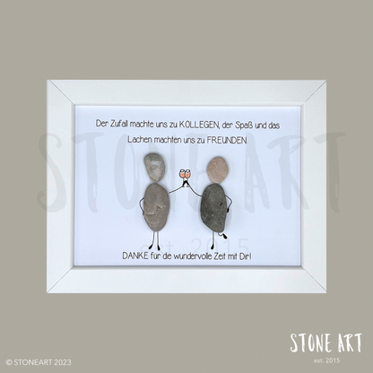 Handgefertigtes Steinbild mit dem Spruch „Der Zufall machte uns zu Kollegen “ – emotionales Geschenk für Kolleginnen und Kollegen.