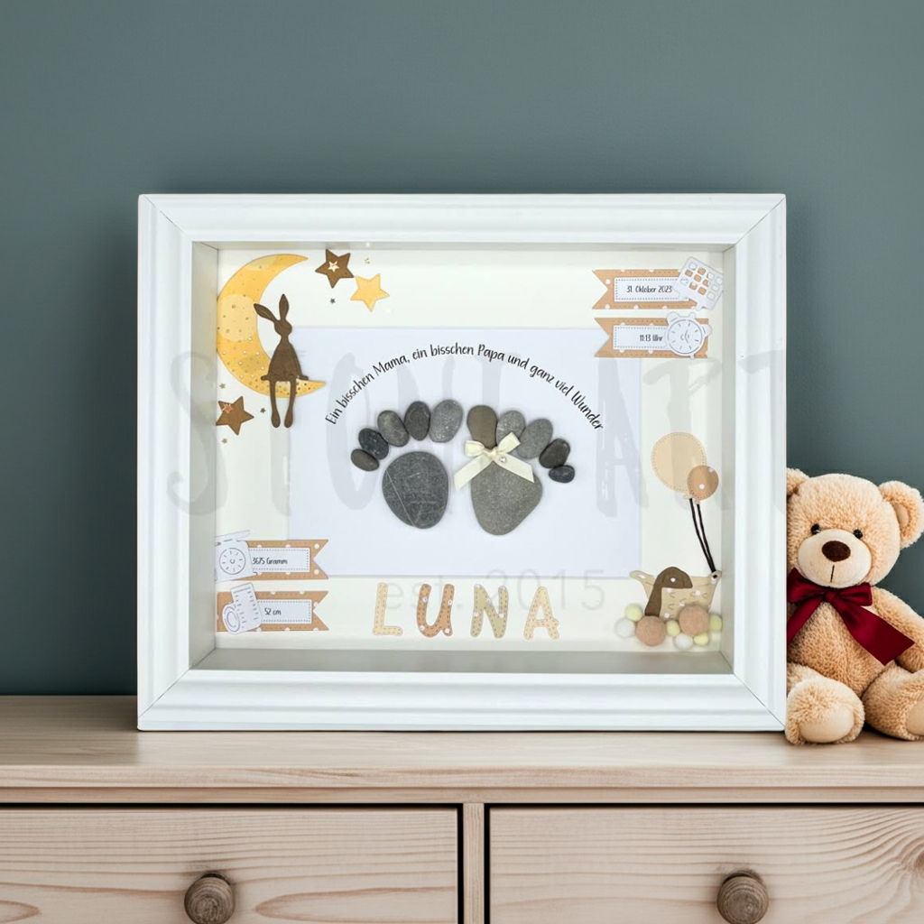 Steinbild Geburt gerahmt im Kinderzimmer – handgemachtes Geschenk zur Geburt personalisiert
