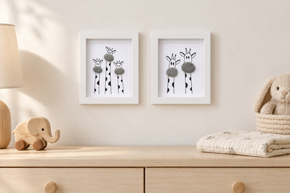 Kieselsteinbild Giraffen – Kinderzimmer-Deko, handgemachtes Steinbild