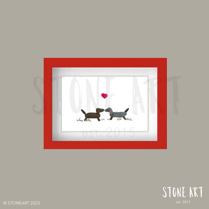 Handgefertigtes Steinbild mit Dackel-Motiv und dem Wort „Dackelliebe“ – liebevolles Geschenk für Hundefreunde und Dackelbesitzer.