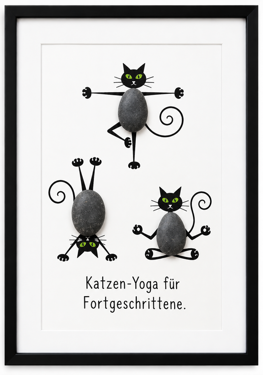 Kieselsteinbild drei Katzen in Yoga-Posen mit Spruch Katzen-Yoga für Fortgeschrittene – witziges Katzengeschenk, handgemachtes Steinbild