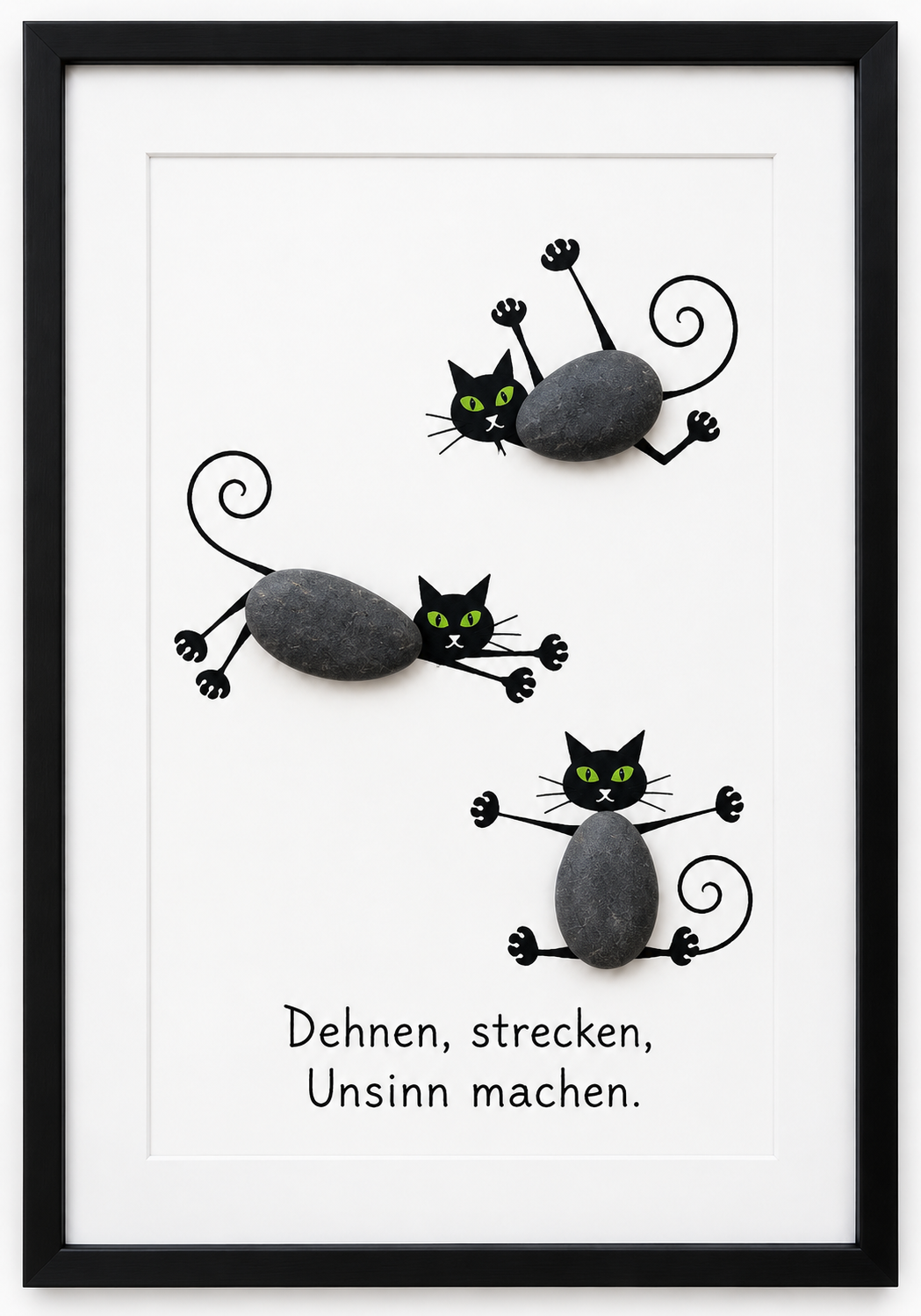 Kieselsteinbild drei Katzen mit Spruch Dehnen strecken Unsinn machen – witziges Katzengeschenk, handgemachtes Steinbild