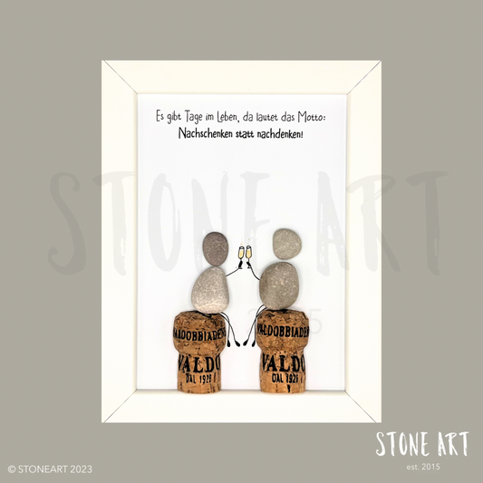 Steinbild „Nachschenken statt nachdenken" – Kieselsteine handgemacht, witziges Weingeschenk