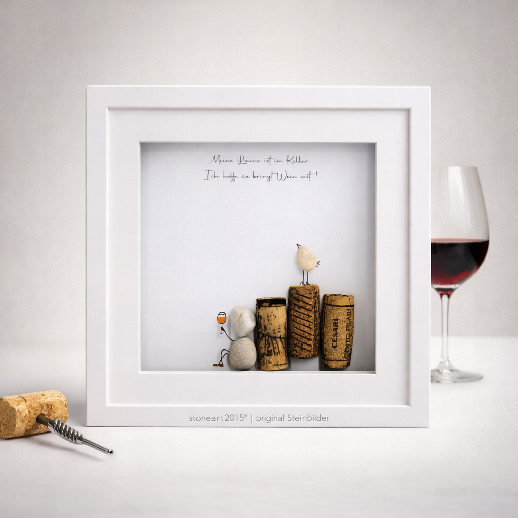 Steinbild Wein mit Kieselsteinen – Figur mit Weinglas neben Weinkorken, Meine Laune ist im Keller ich hoffe sie bringt Wein mit