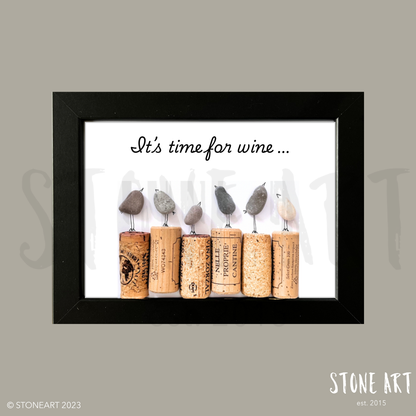 Handgemachtes Steinbild mit dem Spruch „It’s time for wine“ – perfektes Geschenk für Weinliebhaber:innen und entspannte Abende mit Stil.