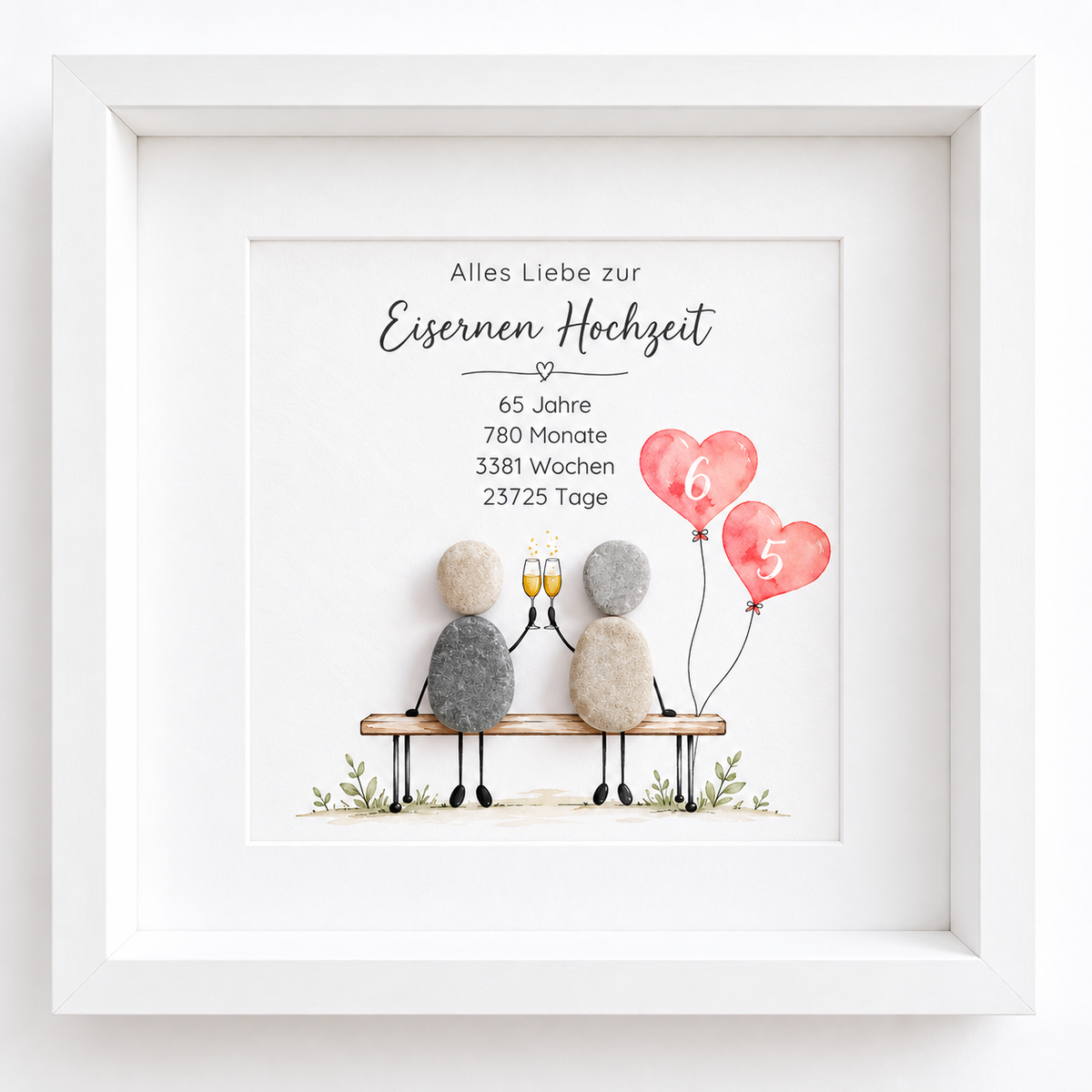 Kieselsteinbild Eiserne Hochzeit – Paar auf der Bank mit Sektgläsern und Herzballons 65, Geschenk zum 65. Hochzeitstag, handgemachtes Steinbild