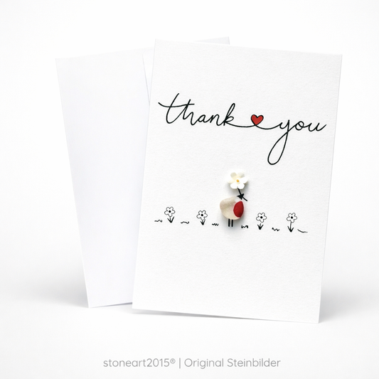 Handgemachte weiße Klappkarte mit Kieselstein-Rotkehlchen mit weißer Blume, Schriftzug „thank you“ – Dankeskarte, Grußkarte mit Umschlag