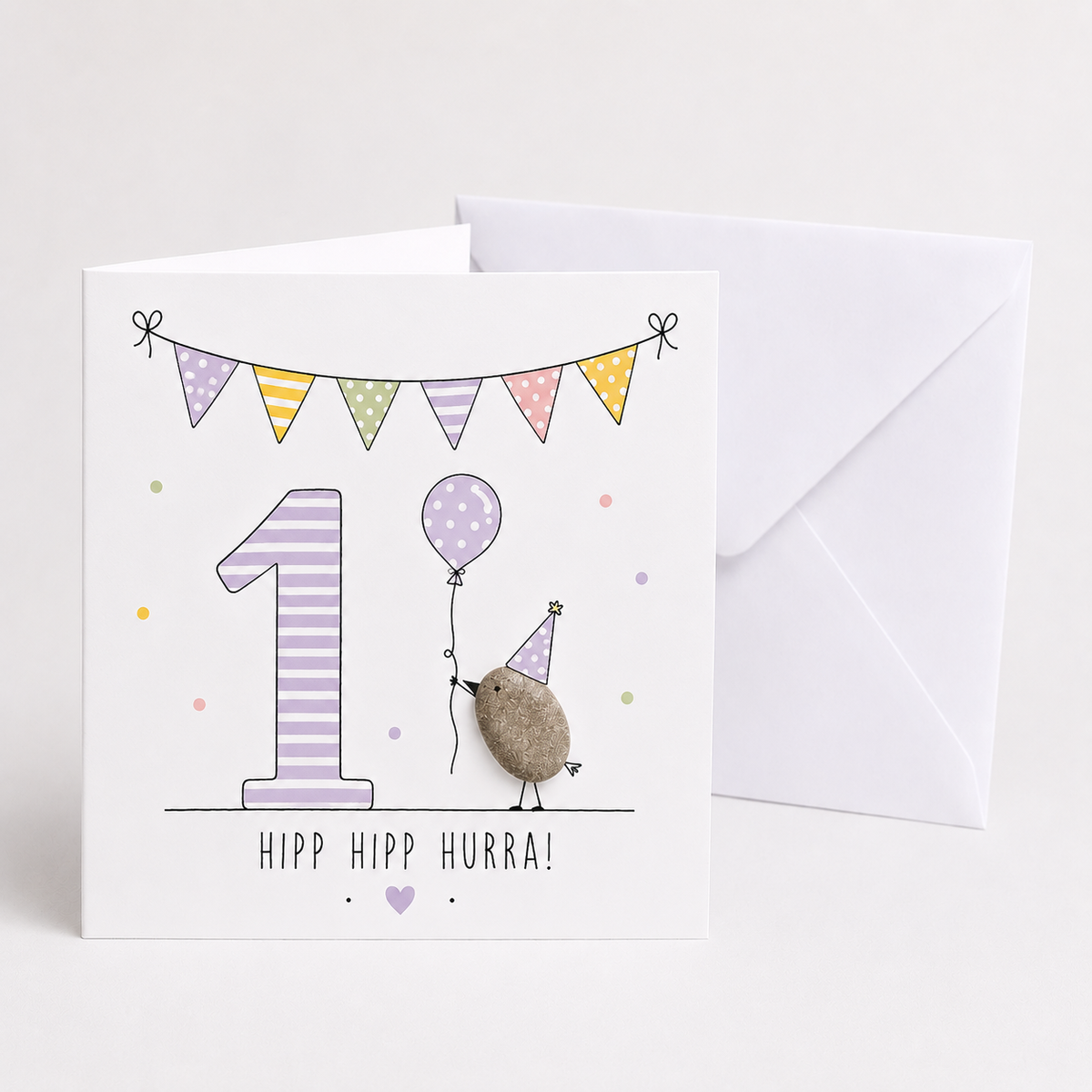 Handgemachte Klappkarte zum 1. Geburtstag mit Kieselstein-Vogel, Partyhut und lila Luftballon, Spruch „Hipp hipp hurra!“ – Geburtstagskarte 10x10 cm mit Umschlag