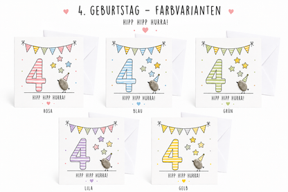 Karte zum 4. Geburtstag im Überblick: fünf Farbvarianten Rosa, Blau, Grün, Lila und Gelb mit Kieselstein-Vogel, Sternen und Umschlag, 10x10 cm