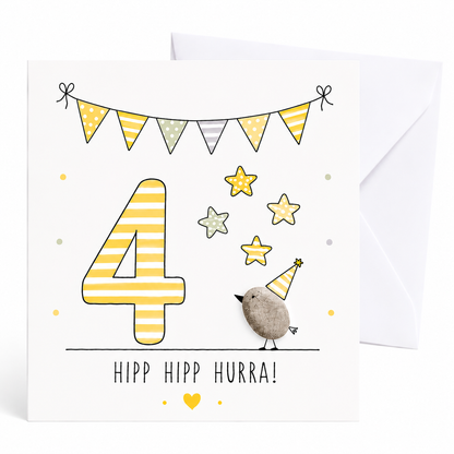 Handgemachte Klappkarte zum 4. Geburtstag mit Kieselstein-Vogel, Partyhut und Sternen, gelbe Zahl 4, Spruch „Hipp hipp hurra!“ – Geburtstagskarte 10x10 cm mit Umschlag