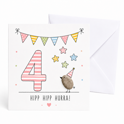 Handgemachte Klappkarte zum 4. Geburtstag mit Kieselstein-Vogel, Partyhut und Sternen, rosa Zahl 4, Spruch „Hipp hipp hurra!“ – Geburtstagskarte 10x10 cm mit Umschlag