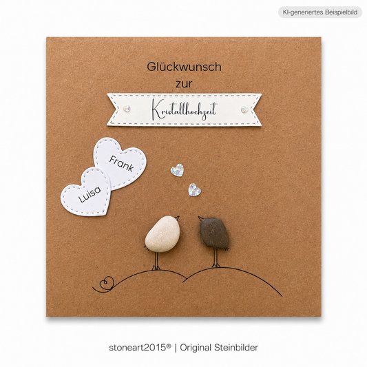 Handgemachte Kraftpapier-Klappkarte mit zwei Kieselstein-Vögeln, schimmernden Kristallherzen und Namensherzen, Banner „Glückwunsch zur Kristallhochzeit“ – Karte zum 15. Hochzeitstag, personalisiert mit Namen