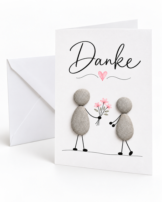 Kieselsteinbild Karte „Danke“ – Kieselstein-Figur überreicht Blumenstrauß, handgemachte Dankeskarte mit Umschlag