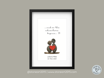 Handgemachtes Steinbild mit dem Spruch „And so the adventure begins“ – ideales Geschenk für Neuanfänge, Reisen, Hochzeiten oder Abschlüsse.