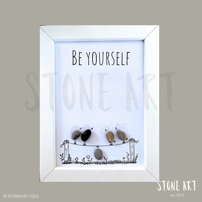 Handgemachtes Steinbild mit dem Spruch „Be Yourself“ – inspirierendes Geschenk für Selbstvertrauen, Mut & persönliche Entfaltung.