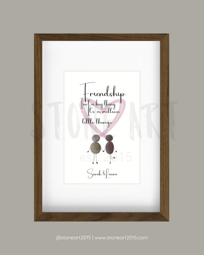 Handgemachtes Steinbild mit Spruch „Friendship isn’t a big thing“ – Persönliches Geschenk für deine Freundin aus Naturmaterialien