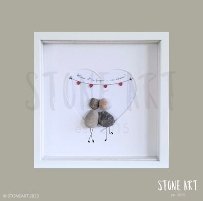 Handgemachtes Steinbild mit Herzmotiv und Spruch Küssen ist wie fliegen – romantisches Geschenk für Lieblingsmenschen