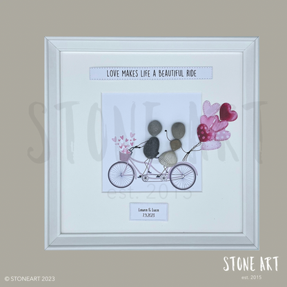 Handgemachtes Steinbild mit Spruch Love makes life a beautiful ride und Fahrradmotiv – Geschenk zur Hochzeit oder für Partner:innen