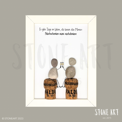 Handgemachtes Steinbild mit Spruch „Nachschenken statt nachdenken“ – humorvolles Weingeschenk für Freund:innen, Geburtstage oder Mädelsabende.