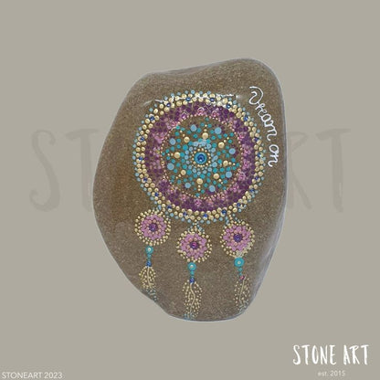 Handbemalter Naturstein mit Traumfänger-Motiv – symbolträchtige Deko & Geschenkidee